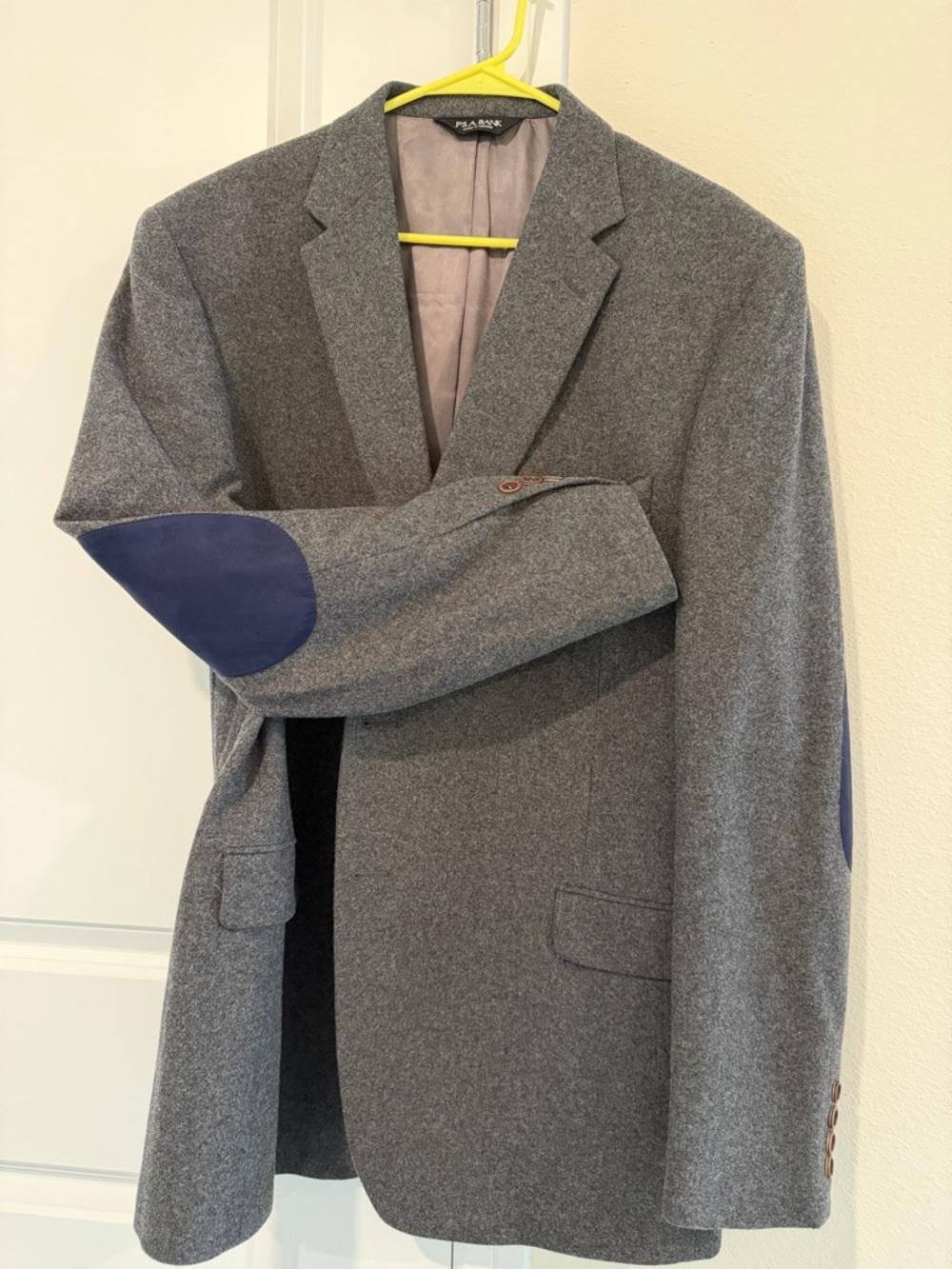Jos A Bank Blazer Mens 48L
Gray 100% Wool Tailored Fit
Blue Elbow Patch Jacket
